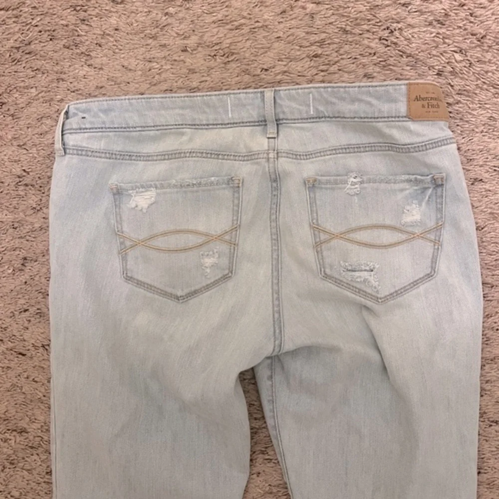 Abercrombie Vintage Distressed Low Rise Denim - Picture 5 of 5